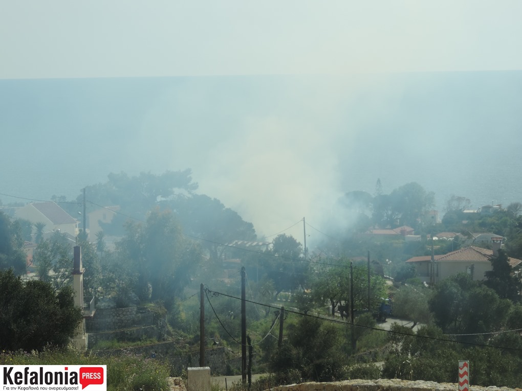 Πυρκαγιά εν υπαίθρω στη Λάσση Κεφαλονιάς (Φώτο)