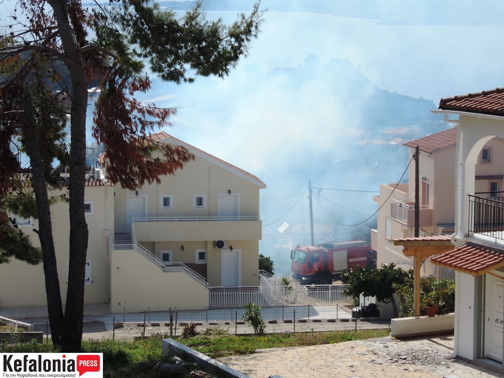 Πυρκαγιά εν υπαίθρω στη Λάσση Κεφαλονιάς (Φώτο)