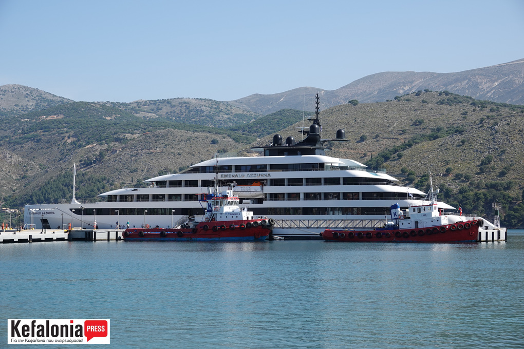 mega yacht emerald azzurra